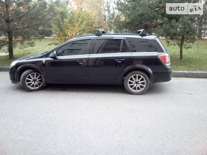Універсал Opel Astra 2010 в Львові