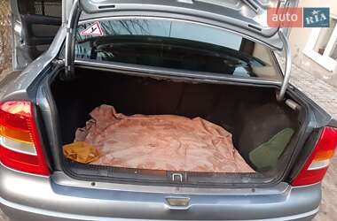 Седан Opel Astra 2006 в 