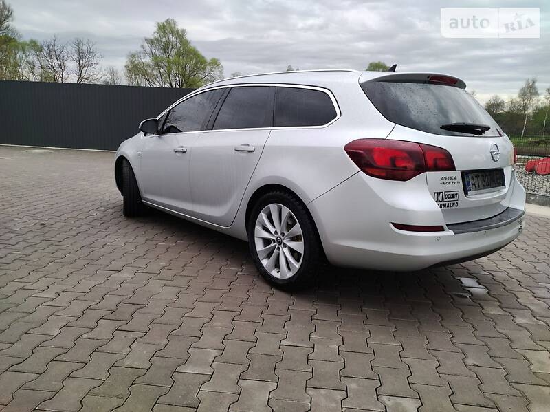 Універсал Opel Astra 2011 в Бурштині