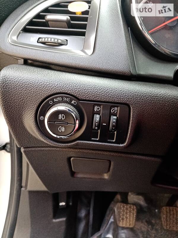Універсал Opel Astra 2011 в Бурштині