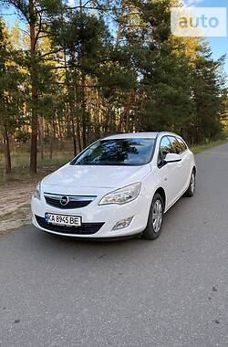 Универсал Opel Astra 2011 в Бородянке