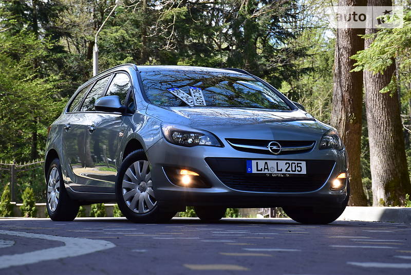 Универсал Opel Astra 2016 в Дрогобыче