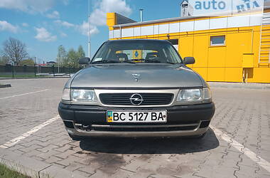 Седан Opel Astra 1995 в Дубні