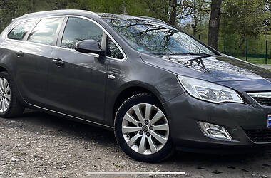 Универсал Opel Astra 2011 в Стрые