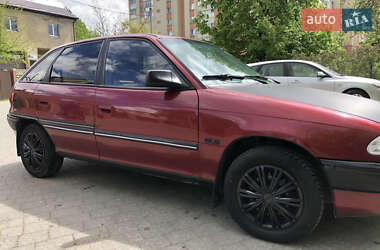Хэтчбек Opel Astra 1992 в 