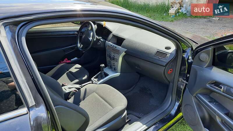 Купе Opel Astra 2009 в Василькове
