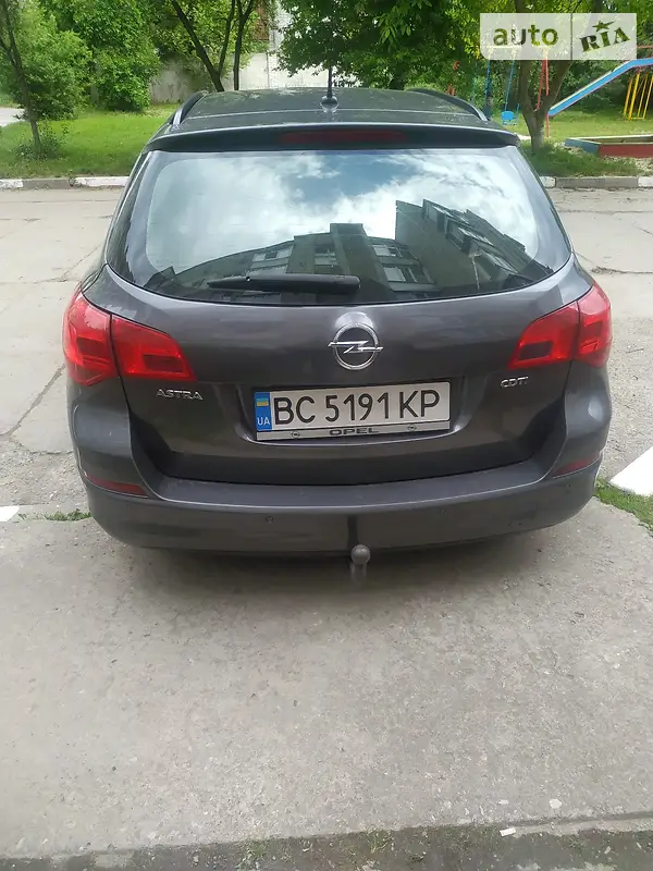 Універсал Opel Astra 2011 в 