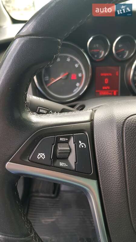 Универсал Opel Astra 2011 в Львове