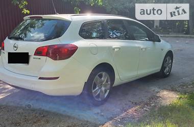 Универсал Opel Astra 2011 в Тернополе