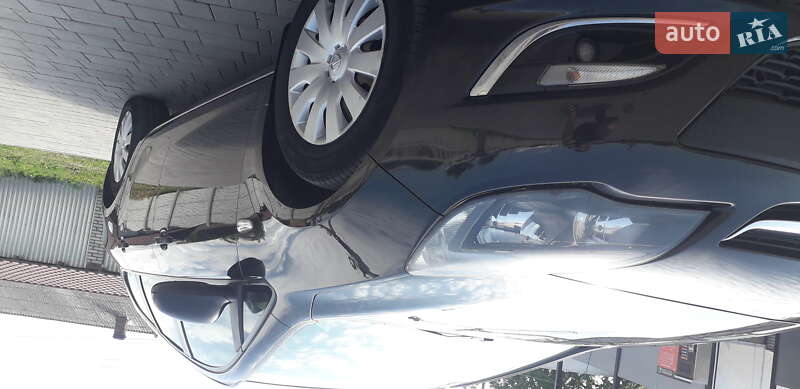 Универсал Opel Astra 2013 в Остроге