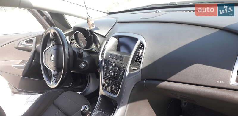 Универсал Opel Astra 2013 в Остроге