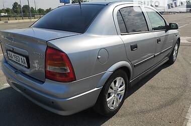 Седан Opel Astra 2004 в Киеве