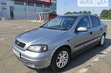 Седан Opel Astra 2004 в Киеве