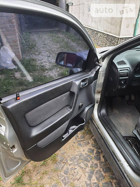 Седан Opel Astra 2004 в Ровно фото 9 Седан Opel Astra 2004 в Ровно