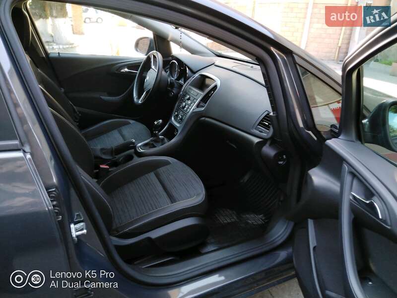 Універсал Opel Astra 2015 в Івано-Франківську