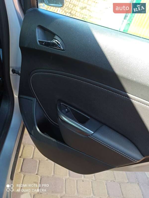 Универсал Opel Astra 2012 в Львове