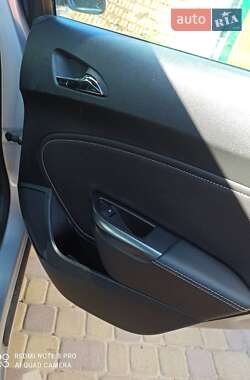 Универсал Opel Astra 2012 в 