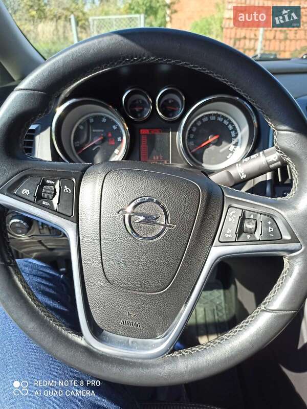 Универсал Opel Astra 2012 в Львове