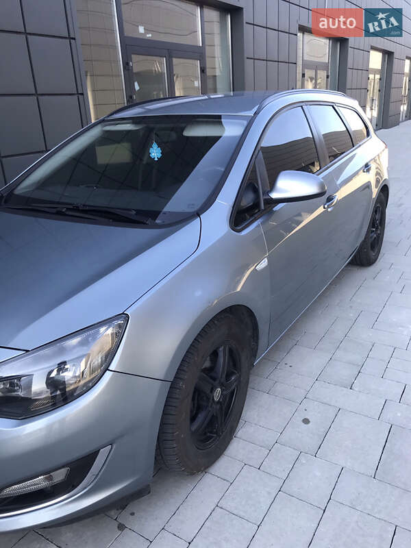 Универсал Opel Astra 2013 в Тячеве