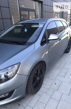 Универсал Opel Astra 2013 в Тячеве