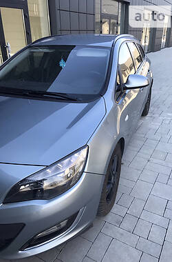 Универсал Opel Astra 2013 в Тячеве