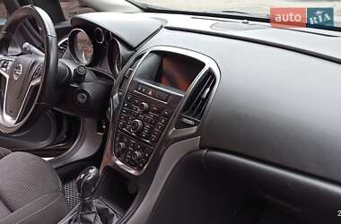 Седан Opel Astra 2012 в 