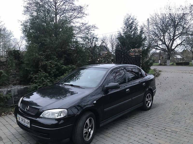 Седан Opel Astra 2008 в Вараше