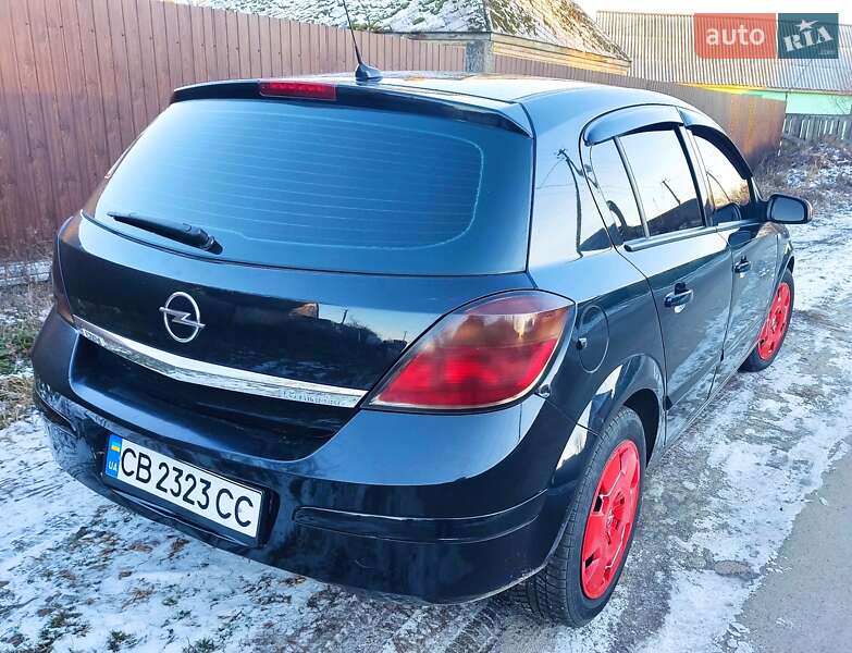 Хэтчбек Opel Astra 2006 в Пирятине