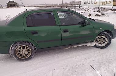 Седан Opel Astra 2004 в Лугинах