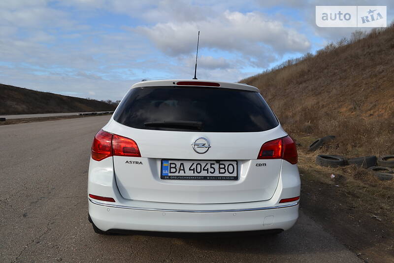 Универсал Opel Astra 2014 в Первомайске