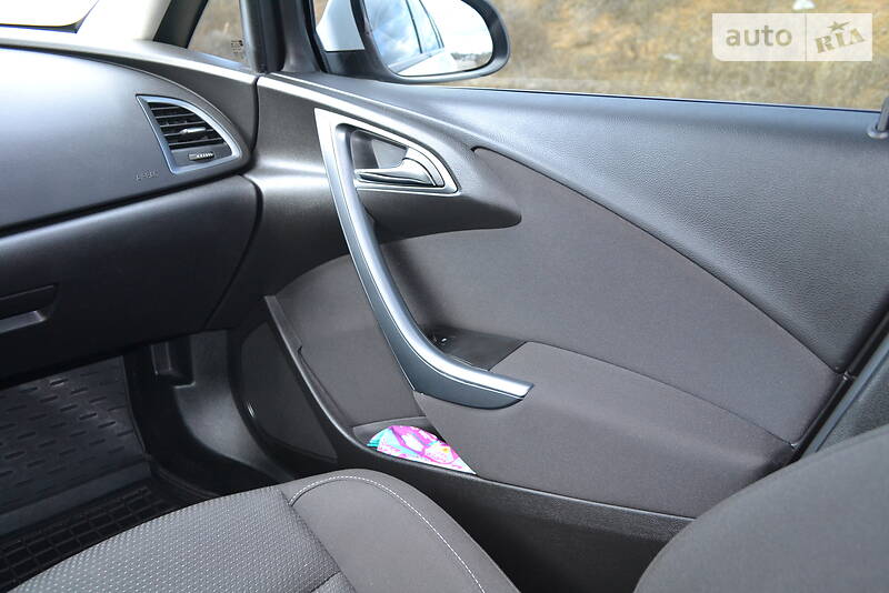 Универсал Opel Astra 2014 в Первомайске