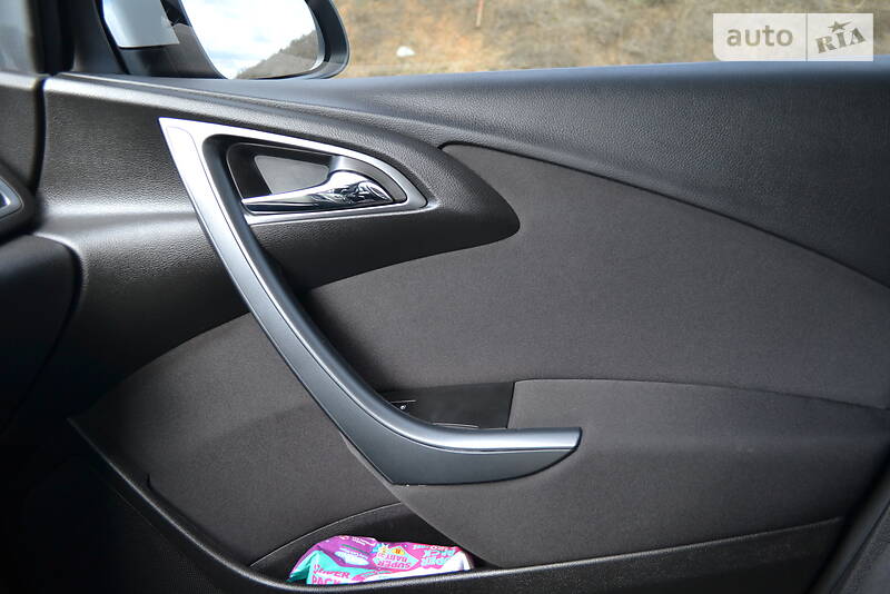 Универсал Opel Astra 2014 в Первомайске