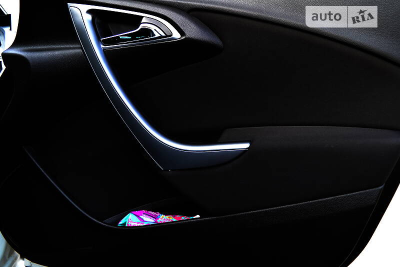Универсал Opel Astra 2014 в Первомайске