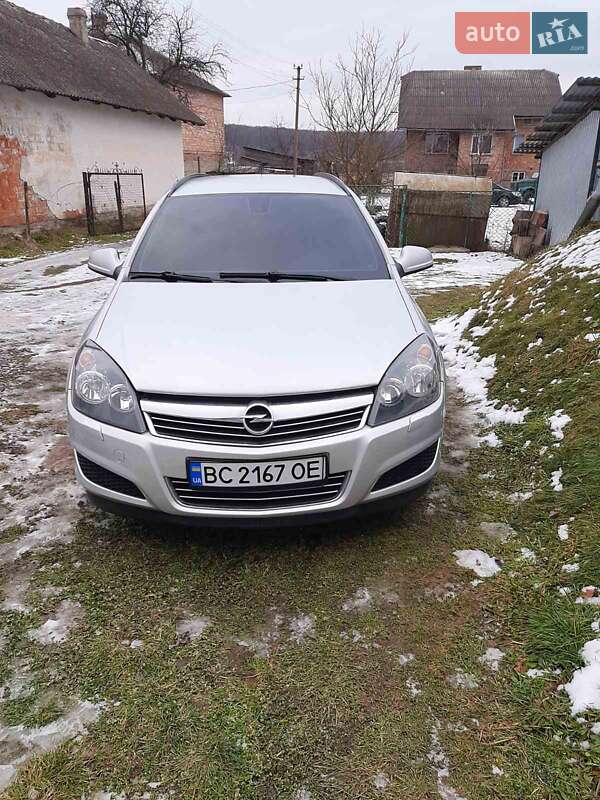 Универсал Opel Astra 2010 в Дрогобыче