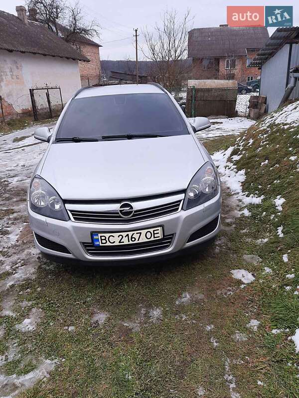 Универсал Opel Astra 2010 в Дрогобыче