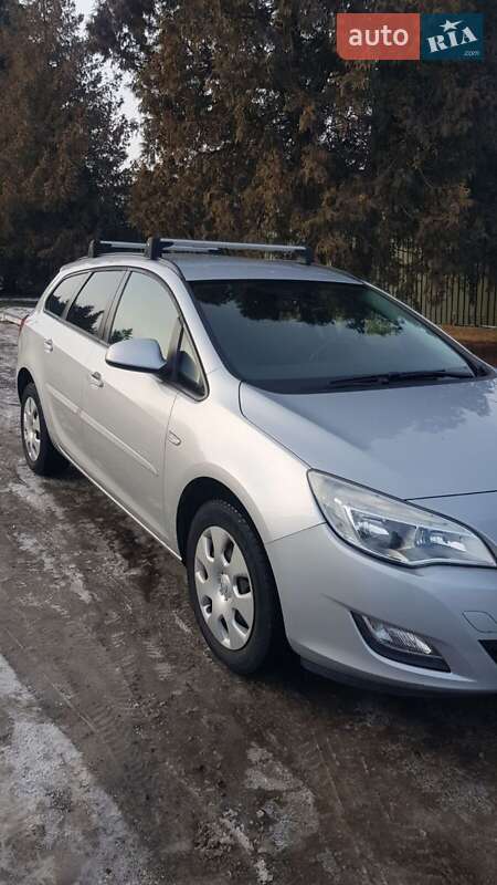 Универсал Opel Astra 2011 в Львове
