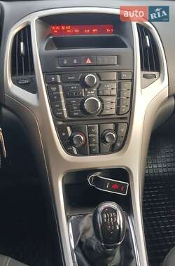 Универсал Opel Astra 2011 в Львове
