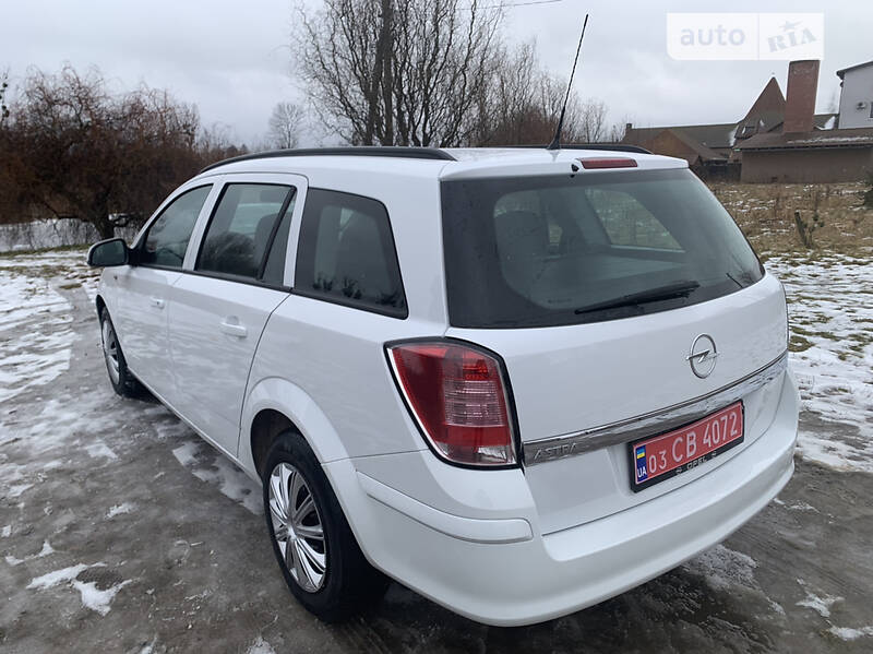 Универсал Opel Astra 2012 в Рожище