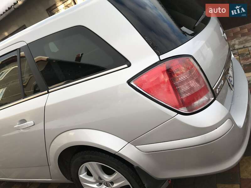 Универсал Opel Astra 2010 в Дрогобыче