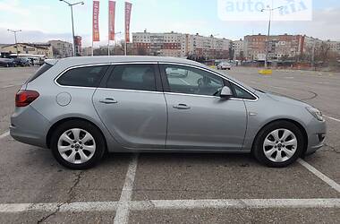 Универсал Opel Astra 2014 в Черновцах