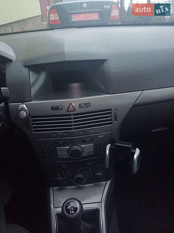 Универсал Opel Astra 2006 в Городке