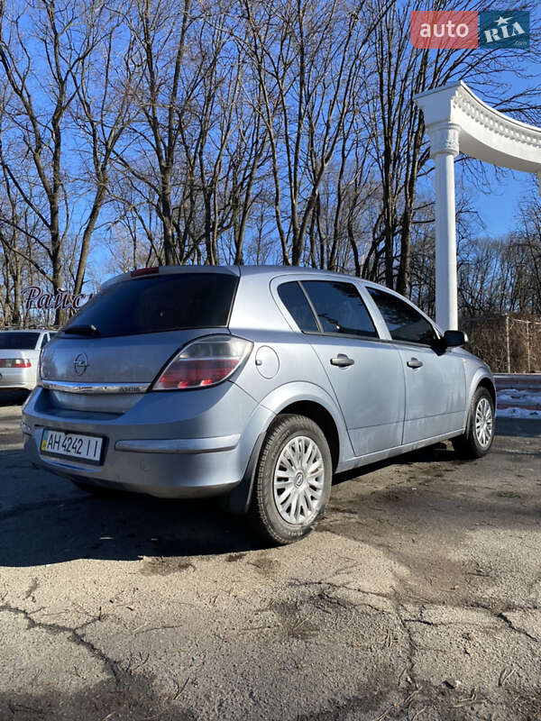 Хэтчбек Opel Astra 2008 в Луцке
