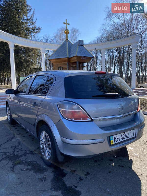 Хэтчбек Opel Astra 2008 в Луцке