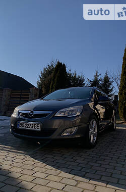 Универсал Opel Astra 2011 в Монастыриске