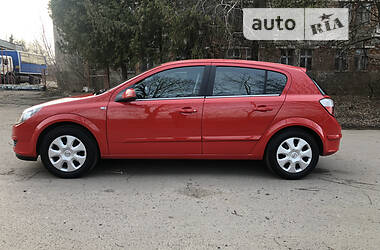 Хэтчбек Opel Astra 2004 в Дубно