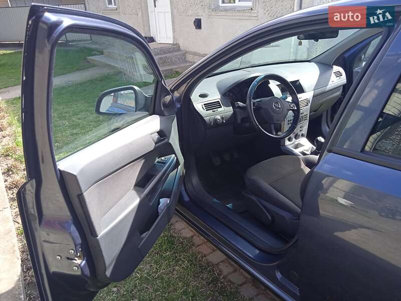 Универсал Opel Astra 2009 в Черновцах
