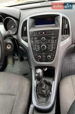 Универсал Opel Astra 2013 в 