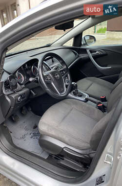 Универсал Opel Astra 2013 в 
