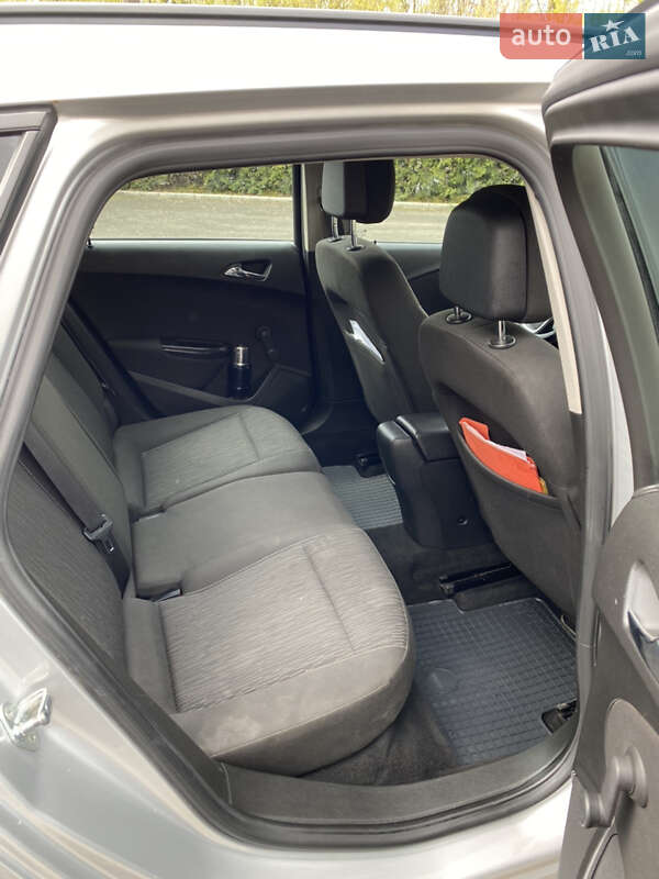 Универсал Opel Astra 2013 в Луцке фото 17 Универсал Opel Astra 2013 в Луцке