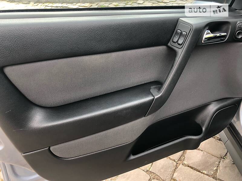 Универсал Opel Astra 2004 в Житомире